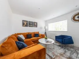 CONTRACTORS FAVOURITE, LUXURY LIVING, LARGE PREMIUM HOUSE, NEWLY BUILT, FREE PARKING FOR UP TO 4 VEHICLES, GREAT ACCESS TO CENTRAL LUTON & THE M1 and A6