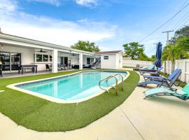 Outdoor Oasis with Games Sleek Hollywood Home!, ξενοδοχείο στο Χόλιγουντ