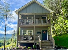 Ideal Location and Mountain Views Chattanooga Home!, caba&ntilde;a o casa de campo en Chattanooga