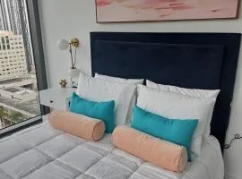 Miami-Brickell Luxury 2BR-2BATH with skyline VIEWS - walking distance to HEAT ARENA & BAYSIDE
