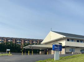 Baymont by Wyndham Petoskey, hotel in Petoskey