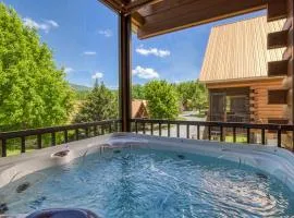 Cozy Log Cabin, hot tub, pool table, pool access