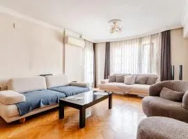 Apartment surrounded by malls in Balcova
