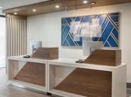 Holiday Inn Express Dallas Market Center by IHG, hotel in Dallas
