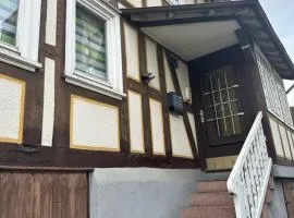 Neu! Einfaches Zimmer - einfacher Preis in Lohra, Hessen - ideal für Vertreter - Monteure - Wanderer - Radler - WC mit Waschbecken