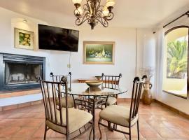 Puerto Nuevo Surf Villa Flores 2BR with pool, hôtel à Raulis