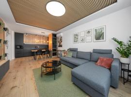 Meden&aacute; Luxe Residence - 2BR Old Town & Bratislava, hotel para golfe em Bratislava