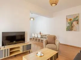 Cosy 2-Bedroom Apartment, 10 Minutes from the Beach