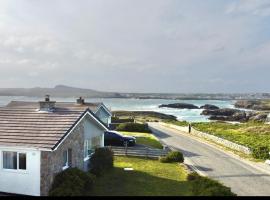 Ty Bychan- Sea Views- Pet Friendly-Secure Garden-4 Bed, caba&ntilde;a en Trearddur
