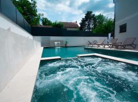 Mi Casa, hotel with hot tubs in Vrdnik