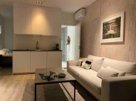 Newly built, top class and 500 meters from the beach!, hotel en Herräng