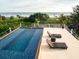 Trika Surfcamp Bali, hotel v destinaci Airsatang