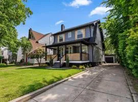 Charming 3BR Home - Close to CLE Clinic