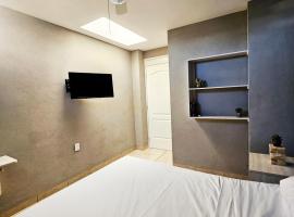 Sensity Home Habitación 5 A Cómoda y calida con baño compartido, ξενοδοχείο σε Tehuacan