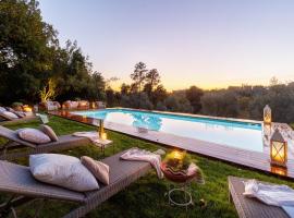 Villa in Tuscany with Pool and Spa, hotel in Capannori