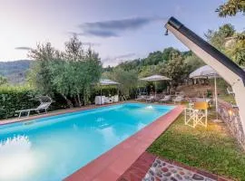 Villa in Lucca with Pool near Serchio River