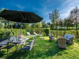Farmhouse in Lucca with Vineyard Views