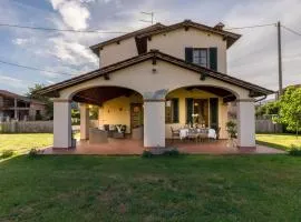 Country Home in Lucca near Tuscan Wineries