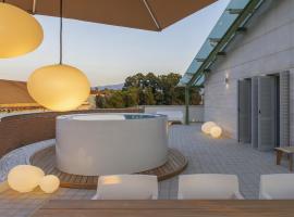 Apartment in Lucca with Jacuzzi and Terrace, hotel in Lucca