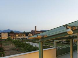 Apartment in Lucca with Jacuzzi and Terrace, hotel em Lucca