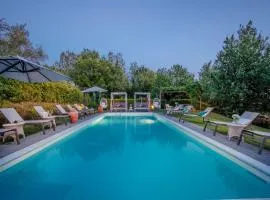 Country apartment with pool in Tuscany
