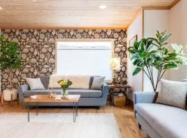 Grey Oak by AvantStay Coastal Charm Near Beach Golf