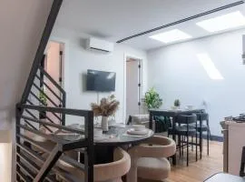 Highend Hideaway with rooftop and NYC views, 2 Kings beds, Sleeps 10, 20 PERCENT OFF