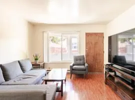 Modern & Cozy 2 Bedroom 2 Bathroom Sofabed Suite