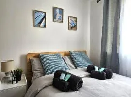 TownStay- Modern 2 bedroom apartment with en-suite