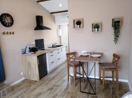 Charmant logement 2 personnes avec extérieur, hotel v Orange