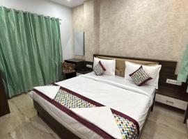 SANIDHYAM by HOTEL SAHU Near Kashi Vishwanath Temple Gate, hotel in Varanasi
