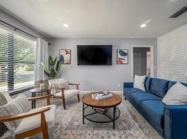 Modern 2BR DownTown Home with King Bed, Long Stays, WiFi, Netflix, апартаменты/квартира в Орландо
