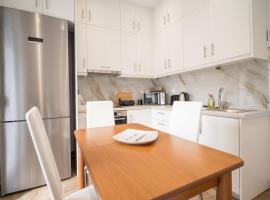 Kyra's Luxury Suites 3, kh&aacute;ch sạn sang trọng ở Chios