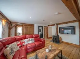 8 Bedroom, 6 Bath House, Large Patio, Large Parking