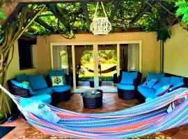 Villa dans jolie jardin