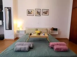 Cozy Vintage City Apt