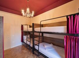 2115 Boutique Hostel, hostel v destinaci Durrës