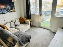 Stylish Marina Apartment with Stunning Views