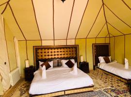Outdoor luxury camp, hotel a Merzouga