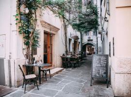 Second Life in Piran - Hotel Zala Piran with private parking and shuttle service, hotel v destinaci Piran