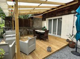 La Souste appartement avec jardin privatif, ξενοδοχείο σε La Fare-en-Champsaur