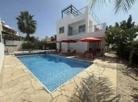 Villa Sunny Breeze In A Prime Spot Near Everything
