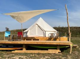 4 Glamping Adventure - tent with lake view, tented camp en Filip&oacute;w