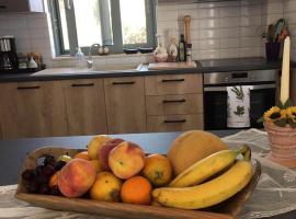 Rose garden home, Cottage in Metax&aacute;ta