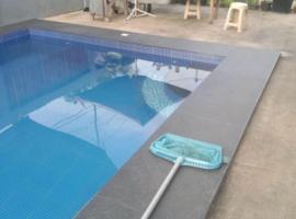 Guesthouse with Luxury feels, hotel in Sampong