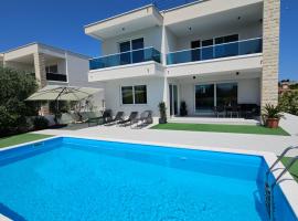 Villa Maestro – hotel w mieście Sreser