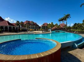 Studio Evasion Coco vue Jardin Tropical - Village vacances, Hotel mit Whirlpools in Sainte-Luce