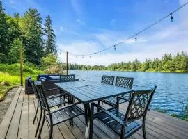 Exclusive Lakefront For 10 with Sauna Kayaks Peace