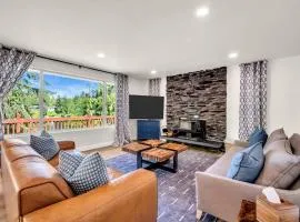 Lakefront Retreat for 6 with Stunning Views Sauna