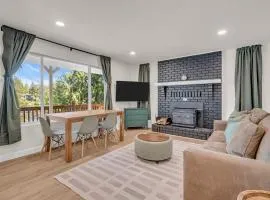 Lakefront Getaway For 4 with Swimming Kayaks and More
